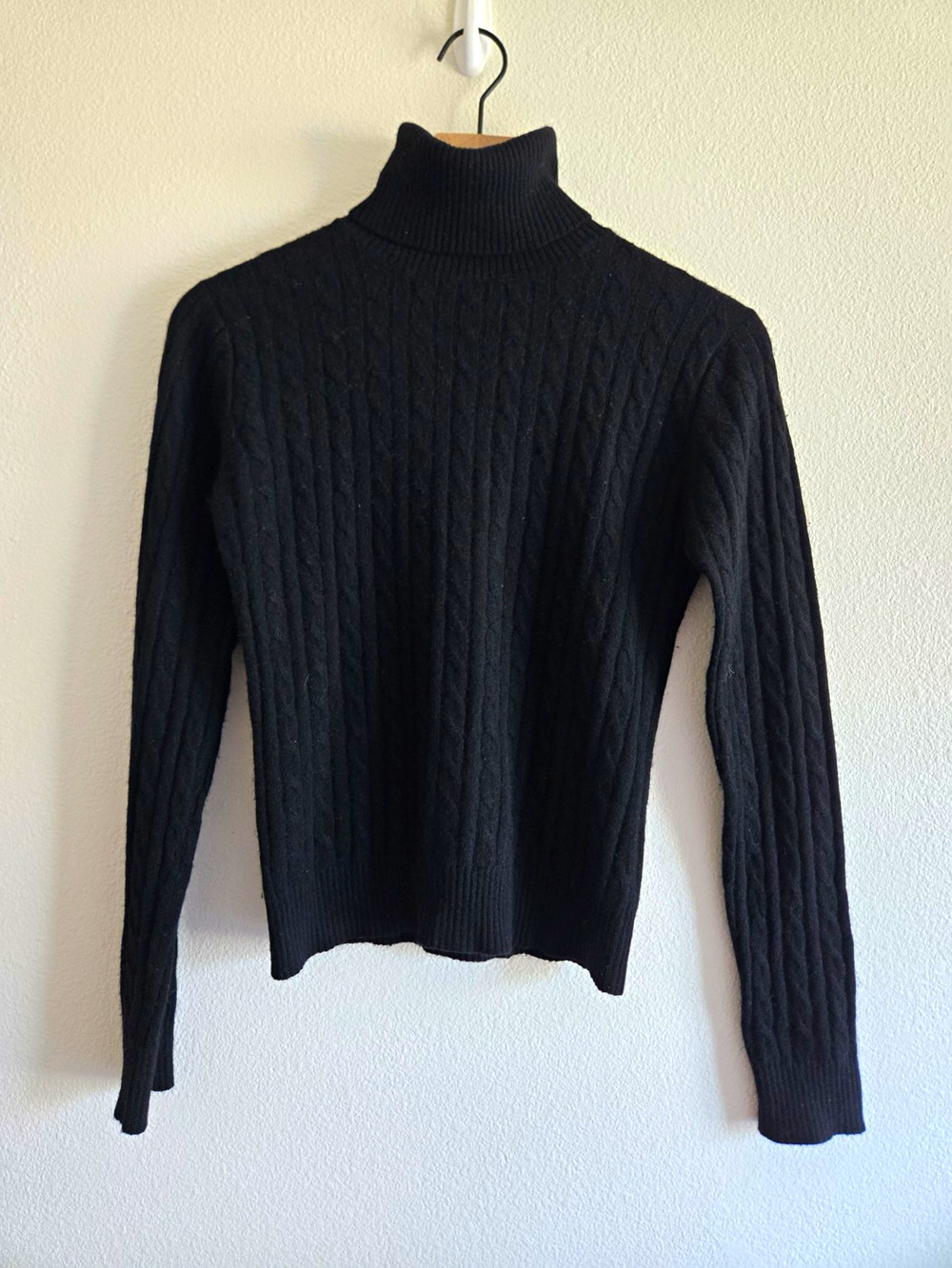 Aqua Black Cashmere Cable Knit Turtleneck Sweater XS Quiet Luxury Capsule Preppy